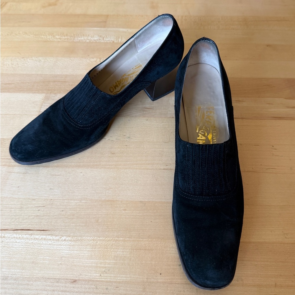 Salvatore Ferragamo Castone Nero Suede Block Heels Size 9.5 AA Made in Italy 🇮🇹